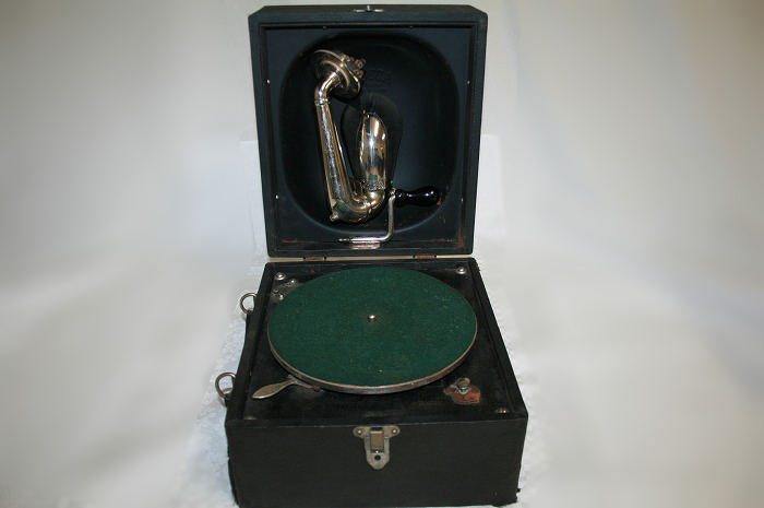 英国製　ﾎﾟｰﾀﾌﾞﾙ蓄音機